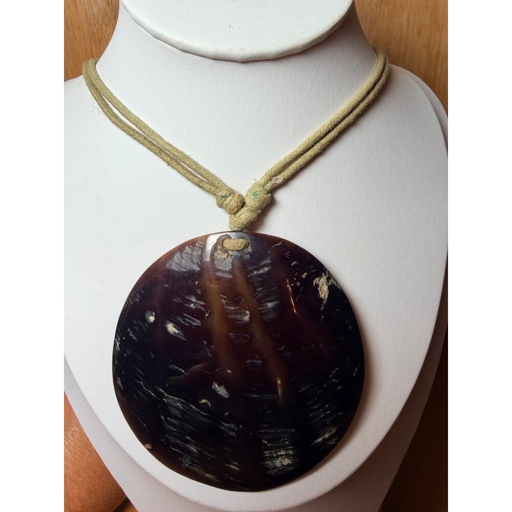 Vintage Adjustable Shell Pendant Necklace